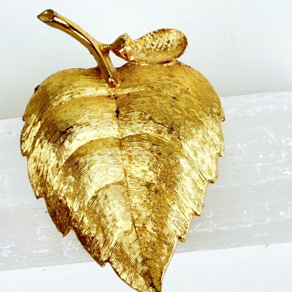 Leaf Brooch Avon Gold-Tone Fall